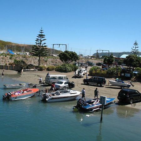 AAA Mana Motel Porirua Esterno foto