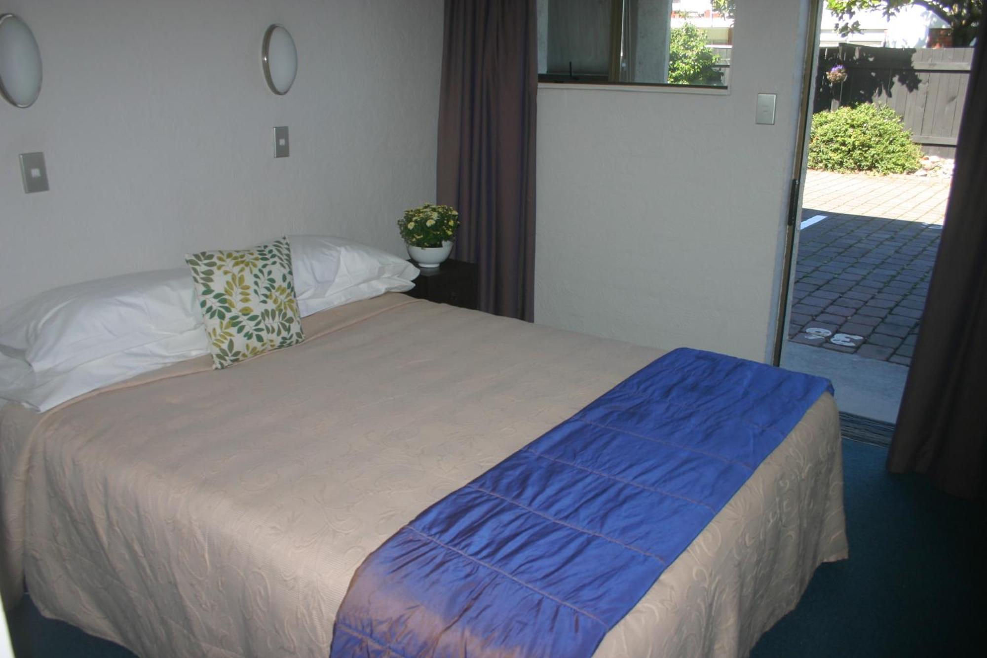 AAA Mana Motel Porirua Esterno foto