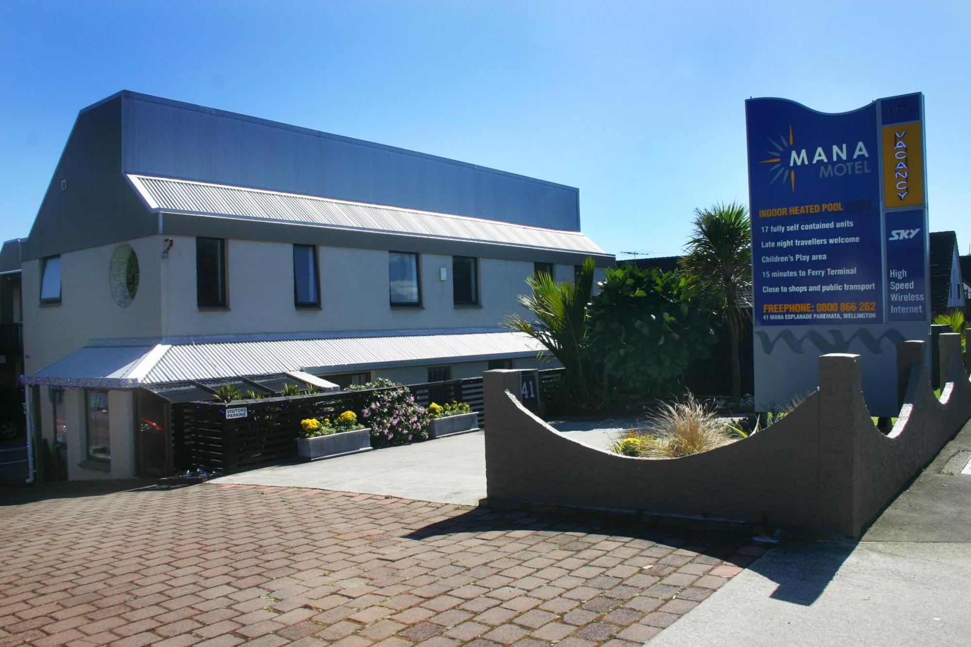AAA Mana Motel Porirua Esterno foto
