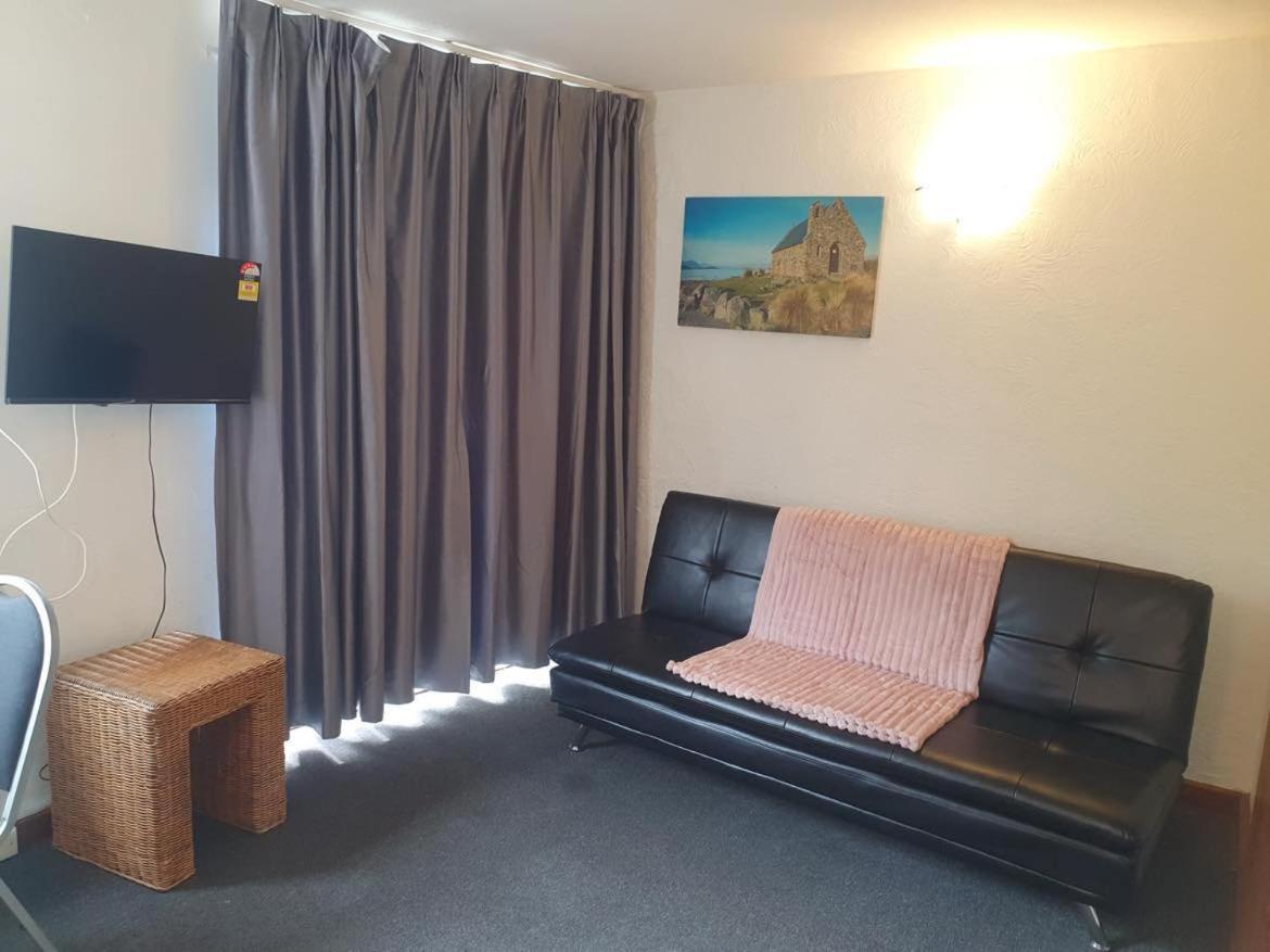 AAA Mana Motel Porirua Esterno foto