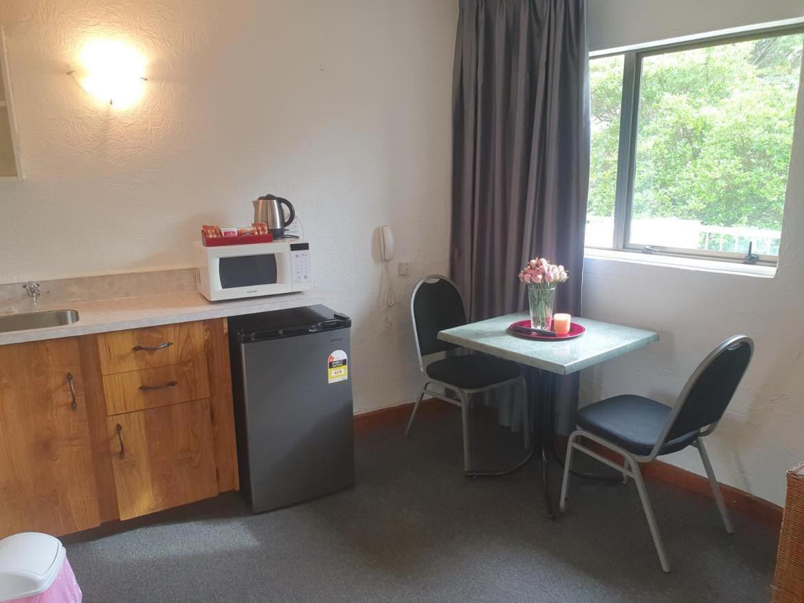 AAA Mana Motel Porirua Esterno foto